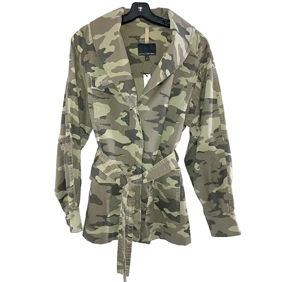 Banana Republic Jackets & Blazers - Banana Republic Camouflage Utility Jacket